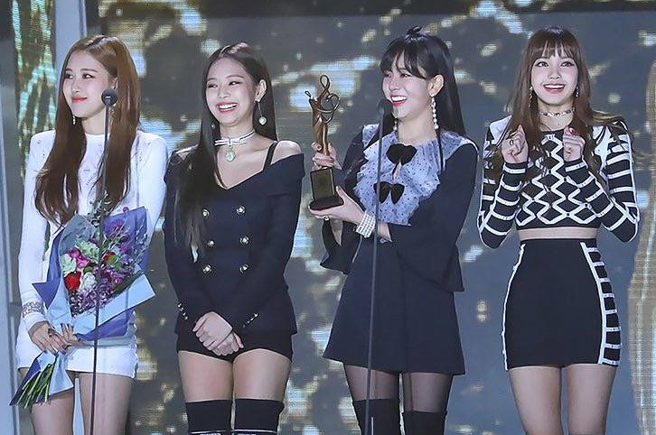 BLACKPINK members attending the 27th Seoul Music Awards in 2018.