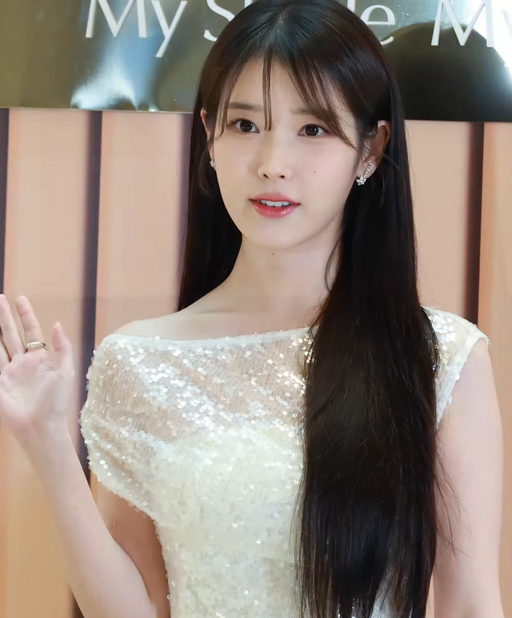 IU at the Estée Lauder Photo Call in August 2024