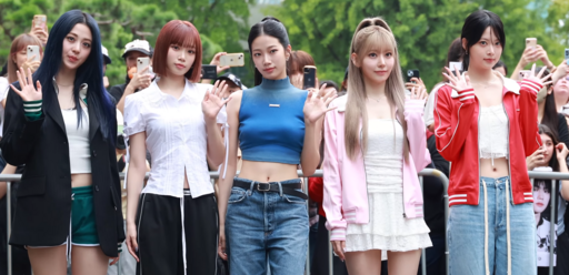 LE SSERAFIM members on the way to Music Bank