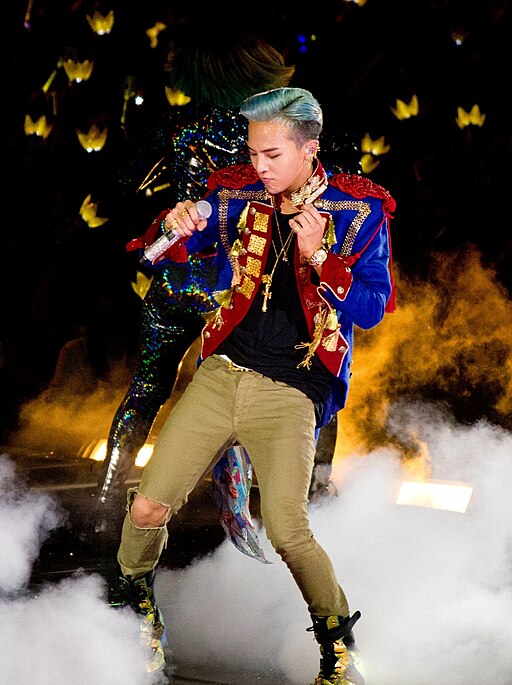 G-Dragon posing during a 2012 event.