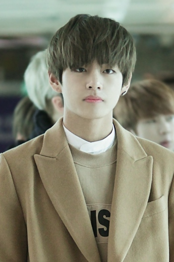 V of BTS at Taiwan Taoyuan International Airport in 2015