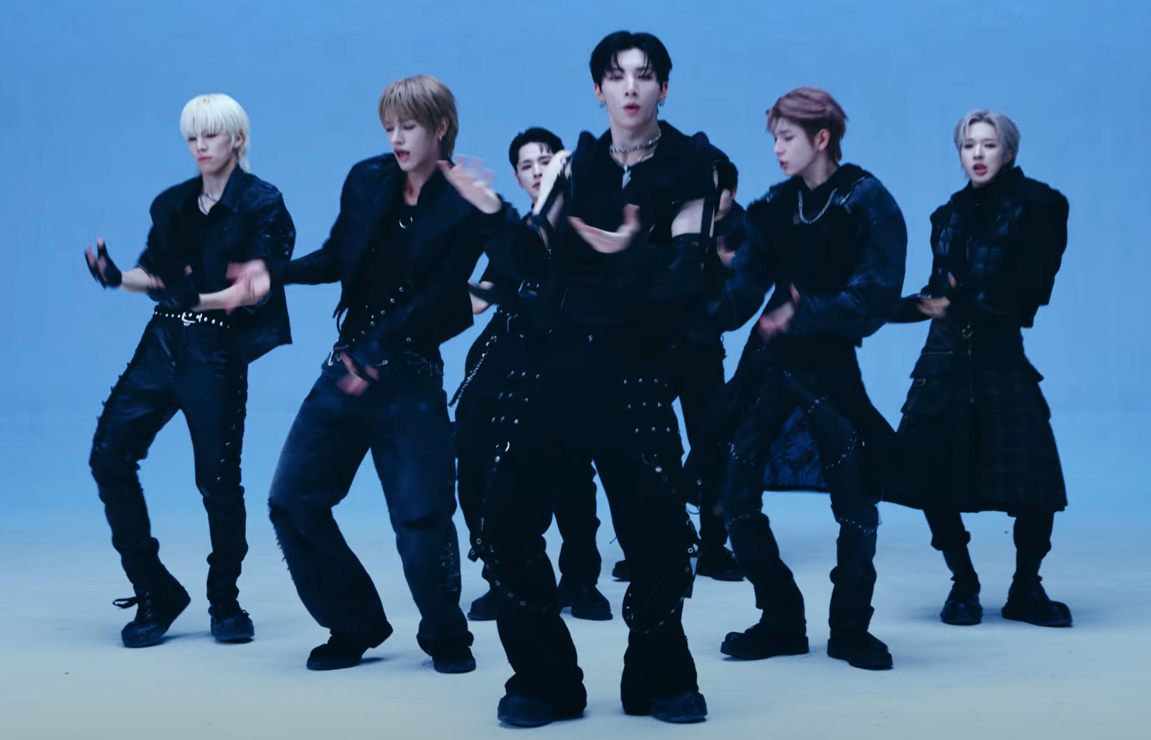 NEXZ Launches ‘NEXZ Archive 2025’ With Explosive Choreography for ‘Hey Julie!’ 🕺⚡